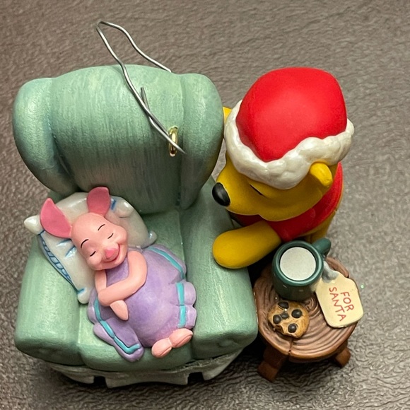 Hallmark Winnie the Pooh collection. - Picture 8 of 8